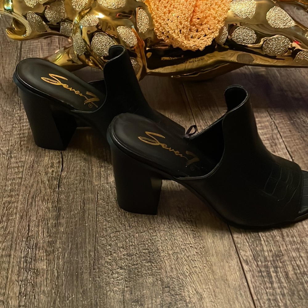 Ladies shoes